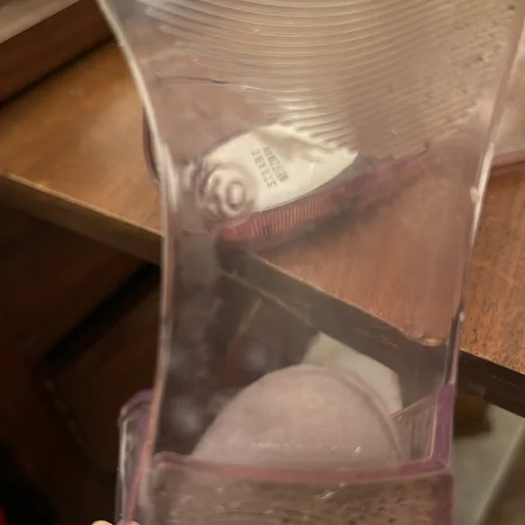 Stuart Weitzman jelly bow sandals. 9 - Picture 5 of 6